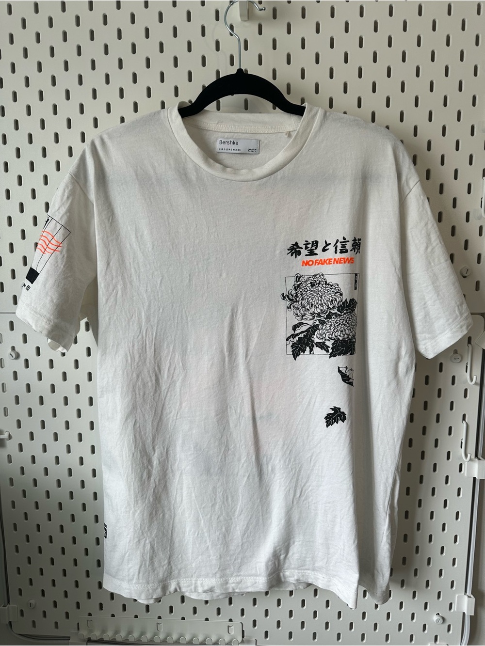 Bershka White T-Shirt with Japanese Graphic with Orange Velvet Accents